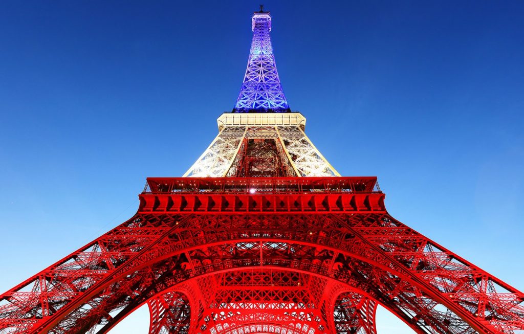 Francia crea un’OTA nazionale contro Airbnb e Booking