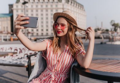Airbnb esperienze creator locali 2026 impatto hotel italiani