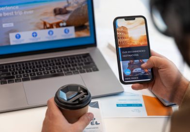 Expedia Intelligent Experience Platform AI distribuzione hotel 2026